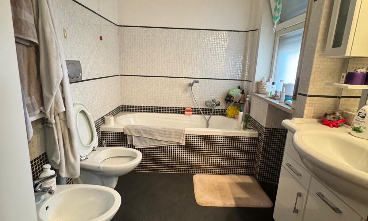 d9d9d41f-b872-458a-b43a-845c5e6885de