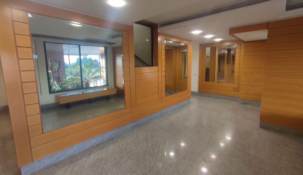 c77f6185-1f28-402b-b533-37a5f3b95624